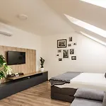 Flexihome Sk - Komenskeho - Private Parking Spot - Ultra Modern And Stylish Appartamento