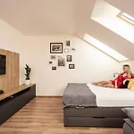 Flexihome Sk - Komenskeho - Private Parking Spot - Ultra Modern And Stylish Appartamento *