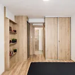 Flexihome Sk - Komenskeho - Private Parking Spot - Ultra Modern And Stylish Appartamento *