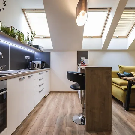 Flexihome Sk - Komenskeho - Private Parking Spot - Ultra Modern And Stylish