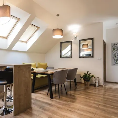 Flexihome Sk - Komenskeho - Private Parking Spot - Ultra Modern And Stylish Апартаменты