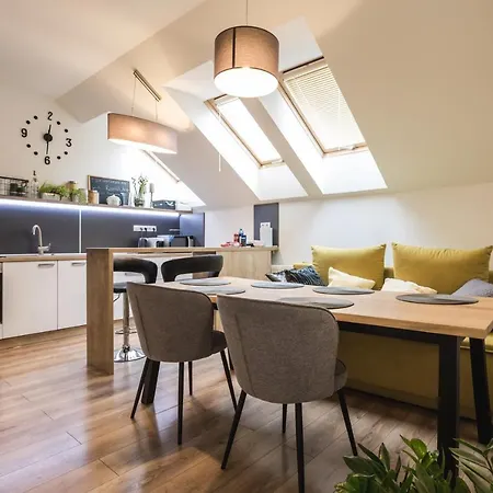 Flexihome Sk - Komenskeho - Private Parking Spot - Ultra Modern And Stylish Appartamento *