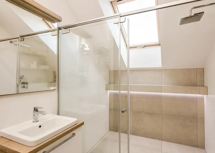 公寓 Flexihome Sk - Komenskeho - Private Parking Spot - Ultra Modern And Stylish