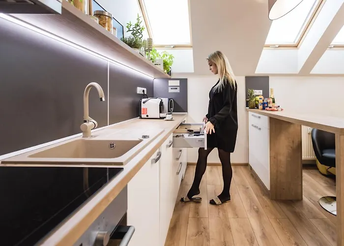 Flexihome Sk - Komenskeho - Private Parking Spot - Ultra Modern And Stylish *