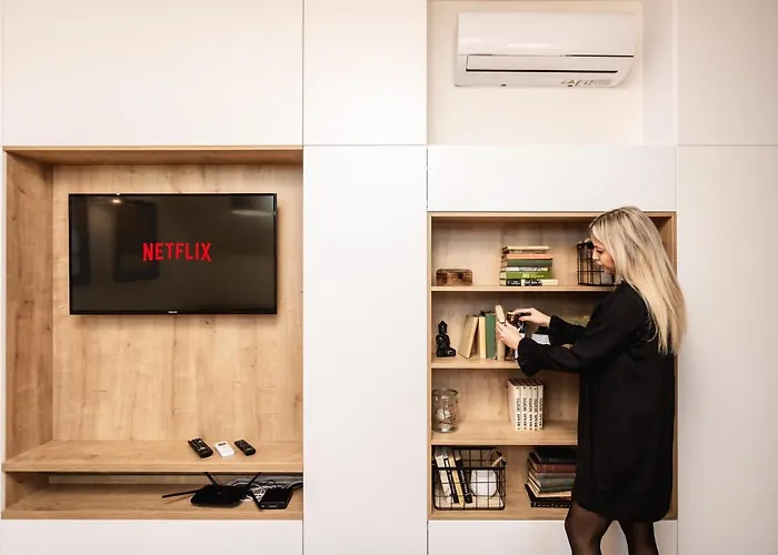 Flexihome Sk - Komenskeho - Private Parking Spot - Ultra Modern And Stylish *