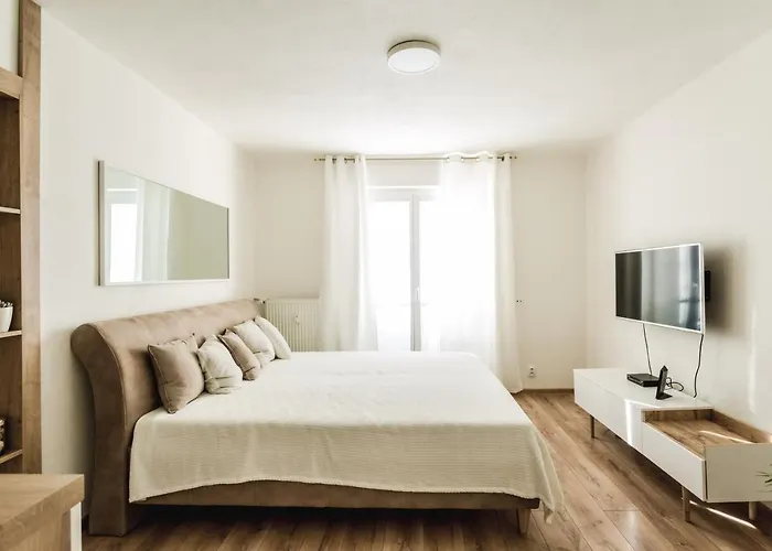 公寓 Flexihome Sk - Komenskeho - Private Parking Spot - Ultra Modern And Stylish