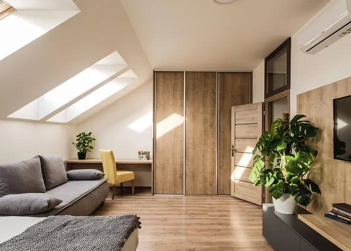 Flexihome Sk - Komenskeho - Private Parking Spot - Ultra Modern And Stylish