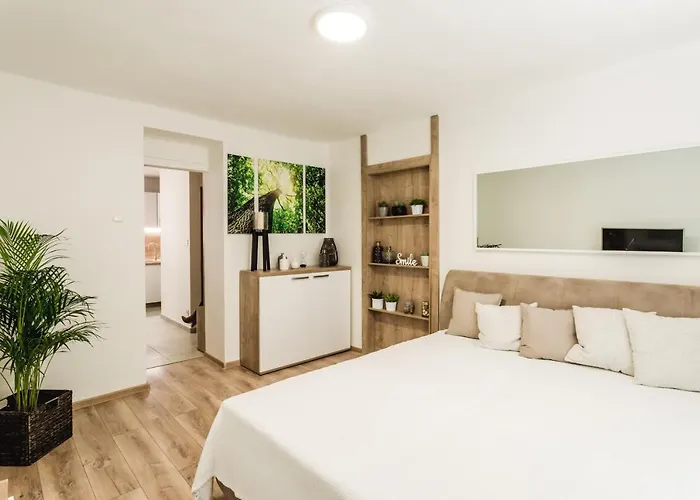 Flexihome Sk - Komenskeho - Private Parking Spot - Ultra Modern And Stylish 科希策