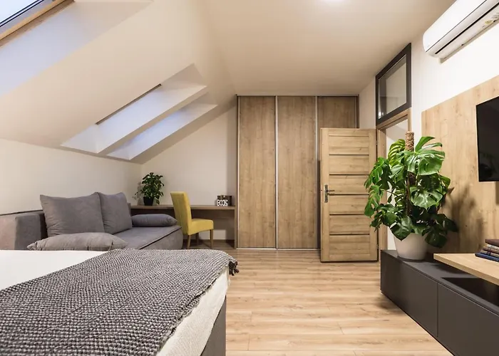 Flexihome Sk - Komenskeho - Private Parking Spot - Ultra Modern And Stylish 科希策