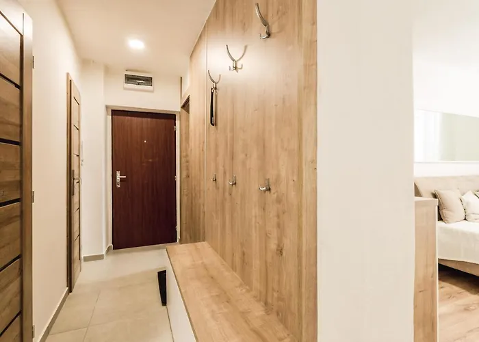 Flexihome Sk - Komenskeho - Private Parking Spot - Ultra Modern And Stylish * 科希策