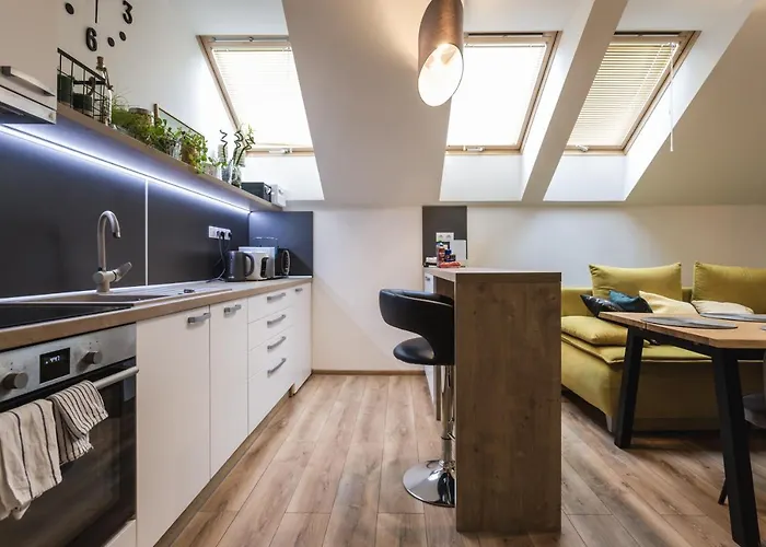 Flexihome Sk - Komenskeho - Private Parking Spot - Ultra Modern And Stylish