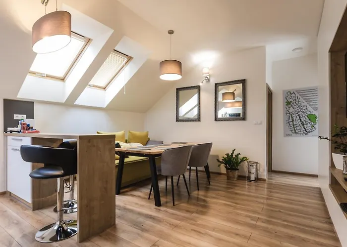 Flexihome Sk - Komenskeho - Private Parking Spot - Ultra Modern And Stylish 公寓